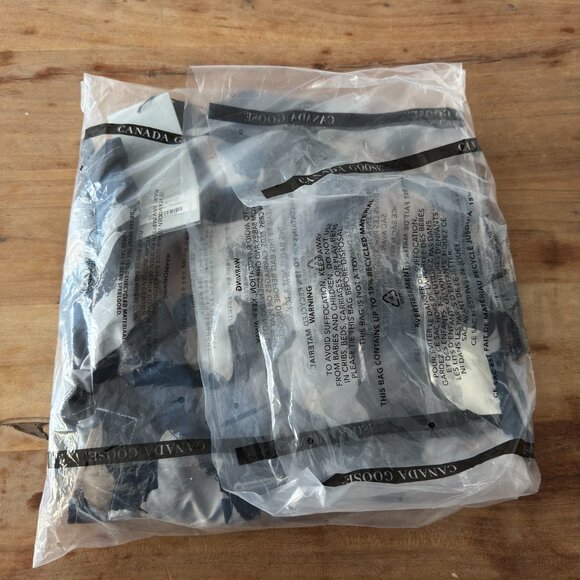 Canada Goose Faber Print Utility Bomber - Size Large - Picture 15 of 15